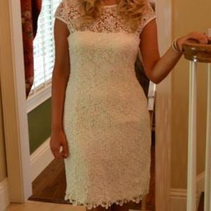 Elegant White Lace Adrianna Papell Dress Size 6
